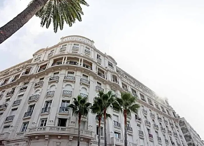 La Croisette Elegant Avec Balcon Et Vue Apercu Cannes